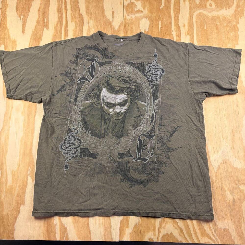 Vintage The Dark Knight Heath Ledger Joker Playing Card Graphic T-Shirt–Men’s XL